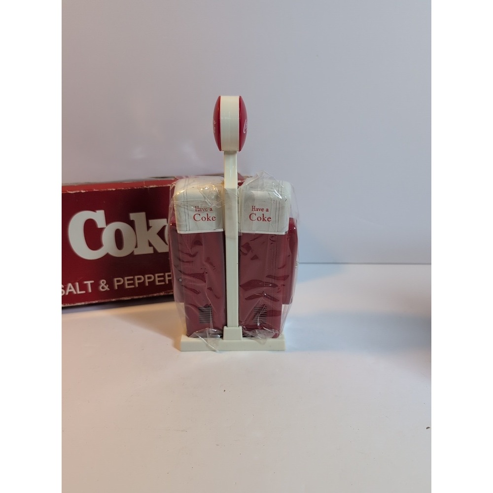 Drink Coca Cola Vintage Vending Machine Red White Salt & Pepper Shakers In Box